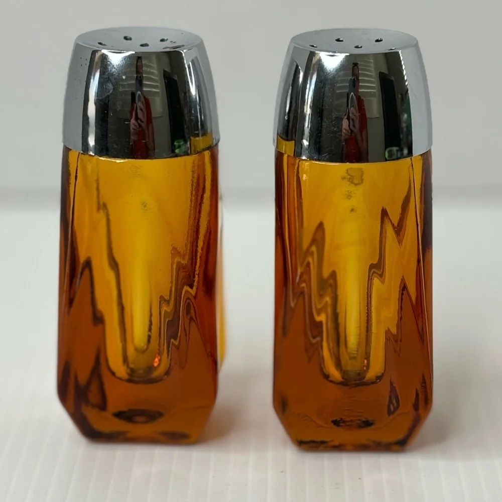 Vintage Amber Glass Salt and Pepper Shaker Set Silver Tone Screw on Plastic Caps